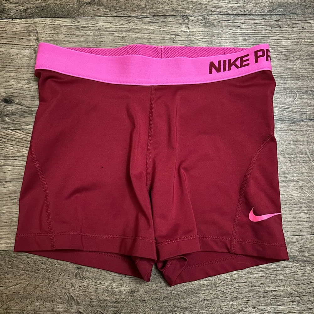 Nike pros Shorts in Red and Pink